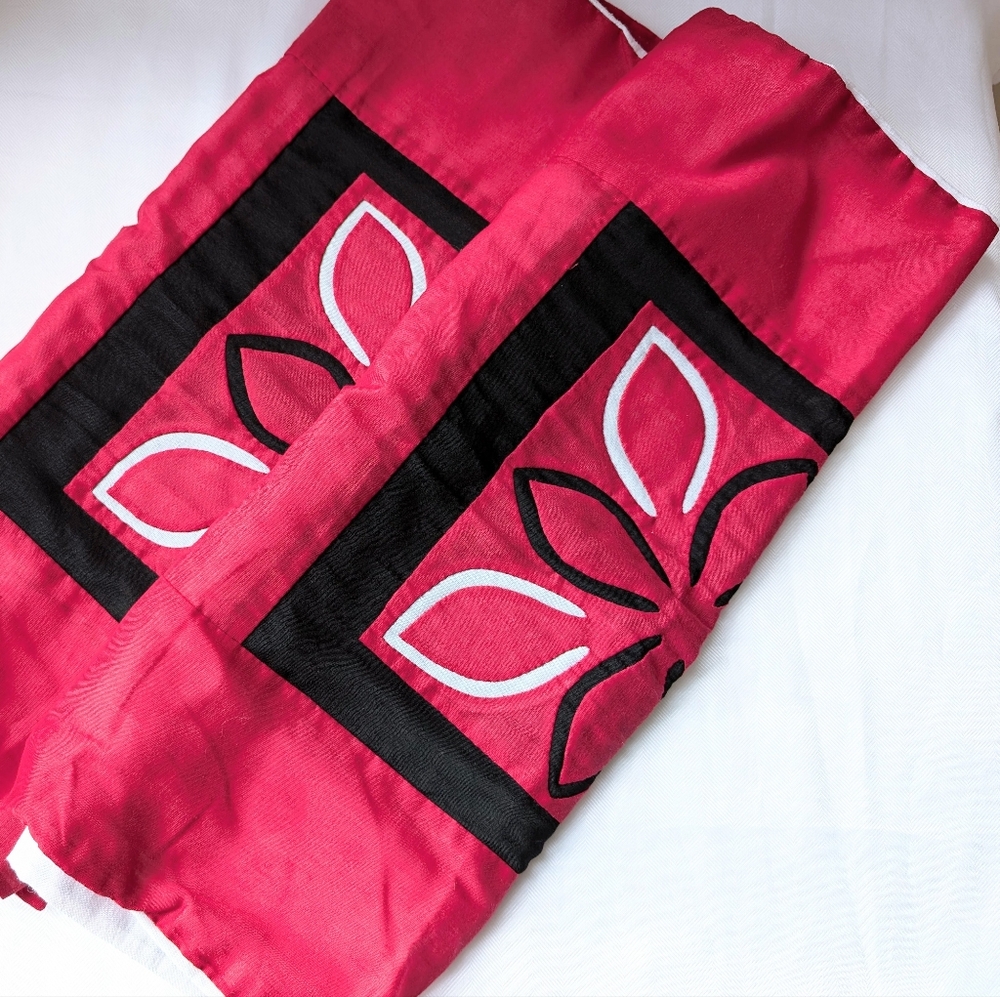 Autumn Queen Duvet Cover + 2 Pillowcases. Red, Black and White. 144 x 88.